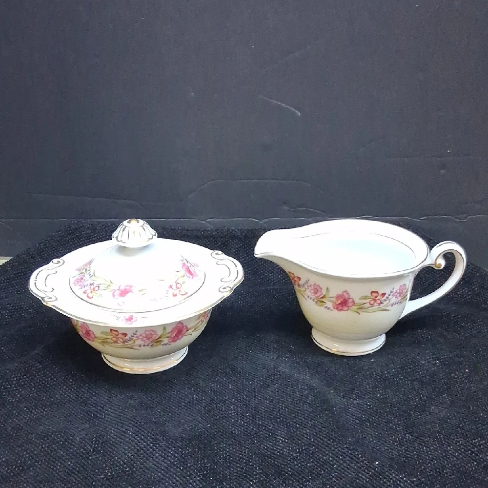 Vintage Creamer & Covered‎ Sugar Set By Aladdin China, 